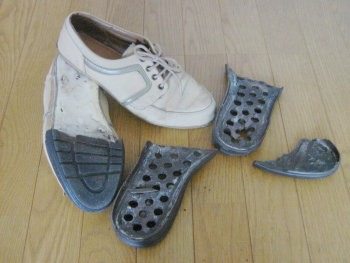 ファイル名: blog20080831-ShoesBroken.jpeg
ファイルサイズ: 24.8KB blog20080831-ShoesBroken