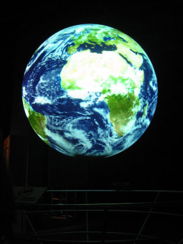ファイル名: blog20081117-ThchMuseumSphereDisplay.jpeg
ファイルサイズ: 23.5KB blog20081117-ThchMuseumSphereDisplay