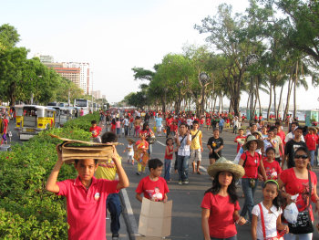 blog20090322-ManilaParade