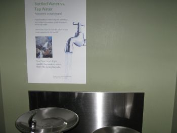 ファイル名: blog20090628-CalAcademyOfScienceBottleVsTapWater.jpeg
ファイルサイズ: 15.7KB blog20090628-CalAcademyOfScienceBottleVsTapWater