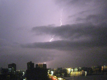 blog20090920-LighteningInManila